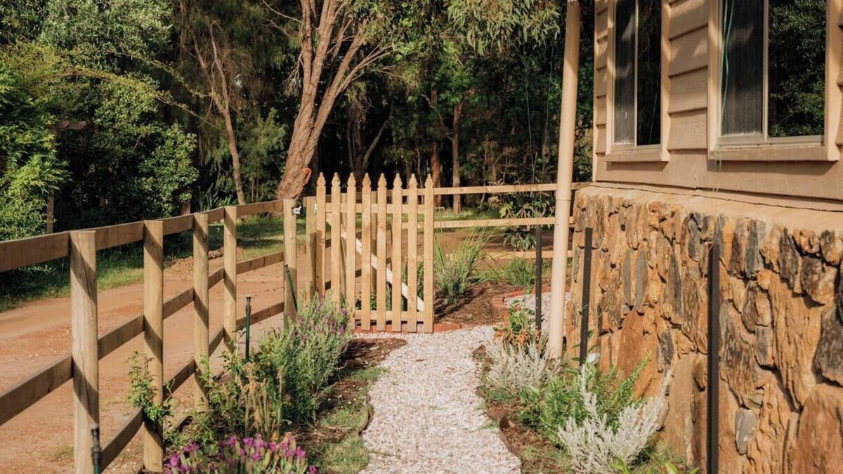 Yallingup Siding House | Orchard Cottage: Quiet Farm Escape