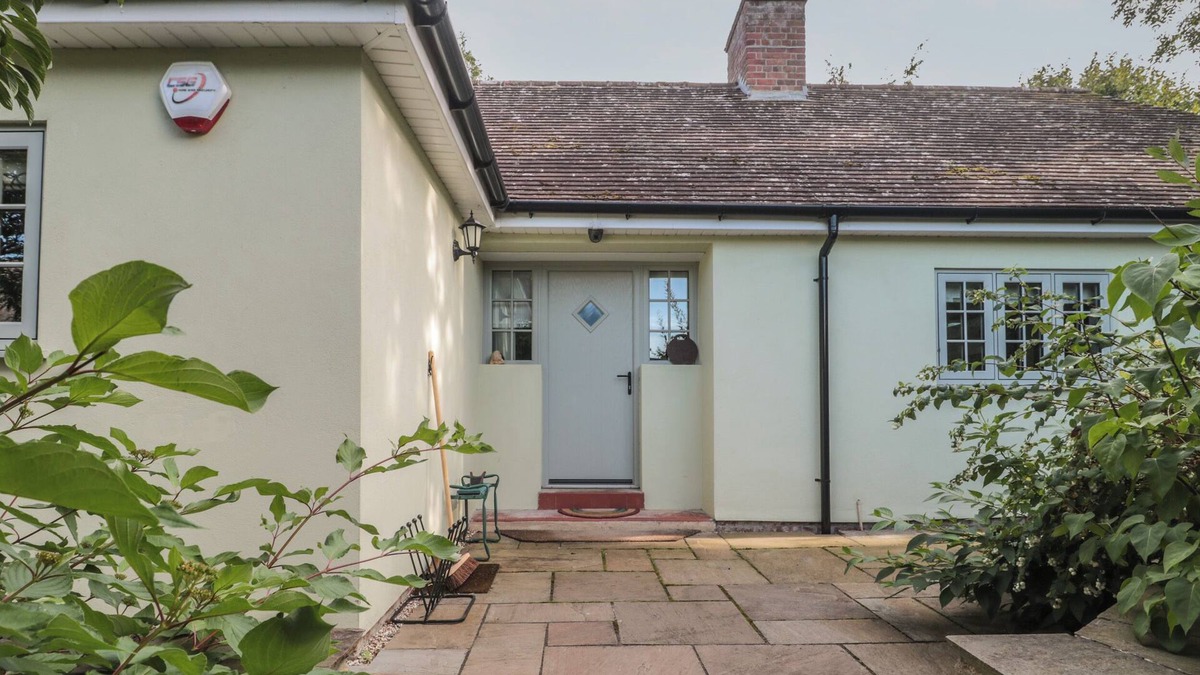 Sherborne Cottage | ORCHARD COTTAGE, family friendly, with open fire in Yetminster