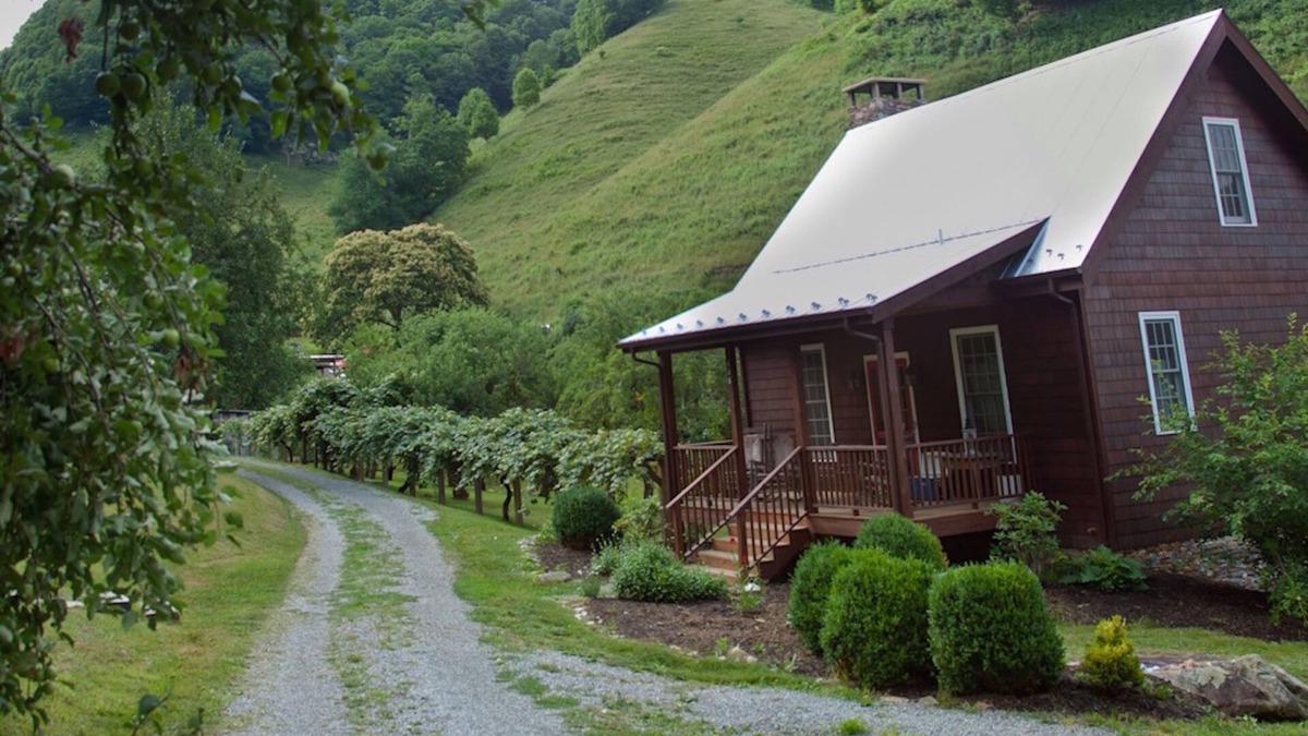 Lansing Cottage | Orchard Cottage @ Old Orchard Creek Farm - Hiking, Views, Family Friendly