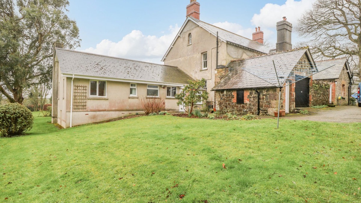 Boyton Cottage | ORCHARD END, family friendly, character holiday cottage in Launceston