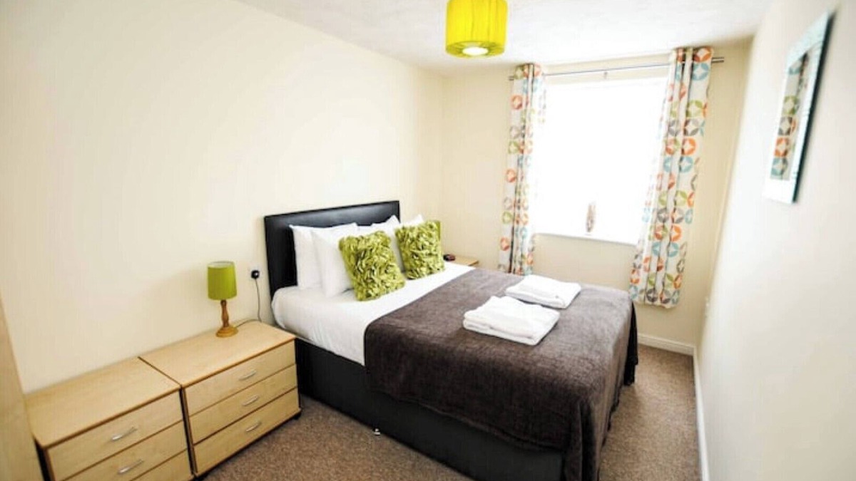 Bradley Stoke Apartment | Orchard Gate 2 Bedroom Executive Apartment