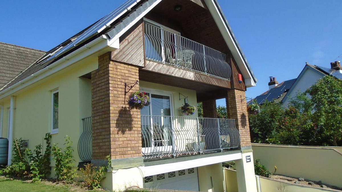 Wadebridge House | Orchard House, 5 Star Contemporary and Spacious Holidays in Wadebridge Cornwall.