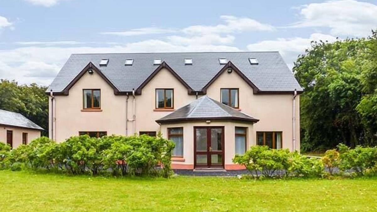 Ballyvaughan Cottage | ORCHARD HOUSE, family friendly in Ballyvaughan, County Clare