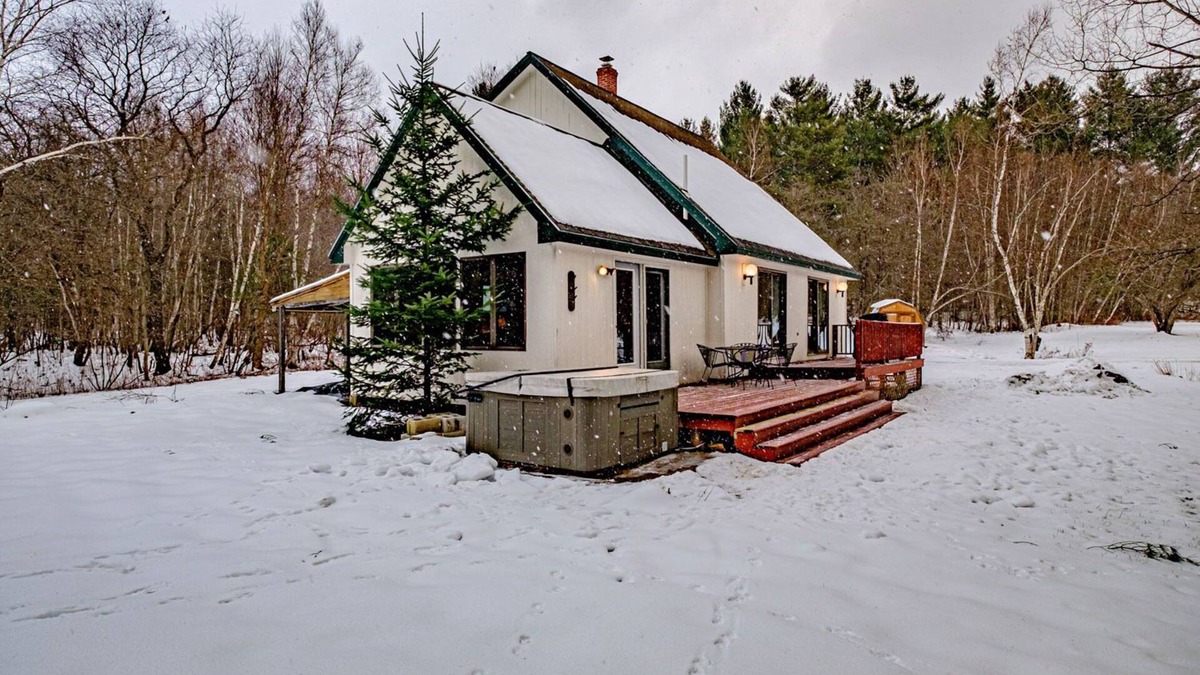 Sunday River Area House | Orchard House - Pet Friendly and secluded house w/hot tub and Barbecue.