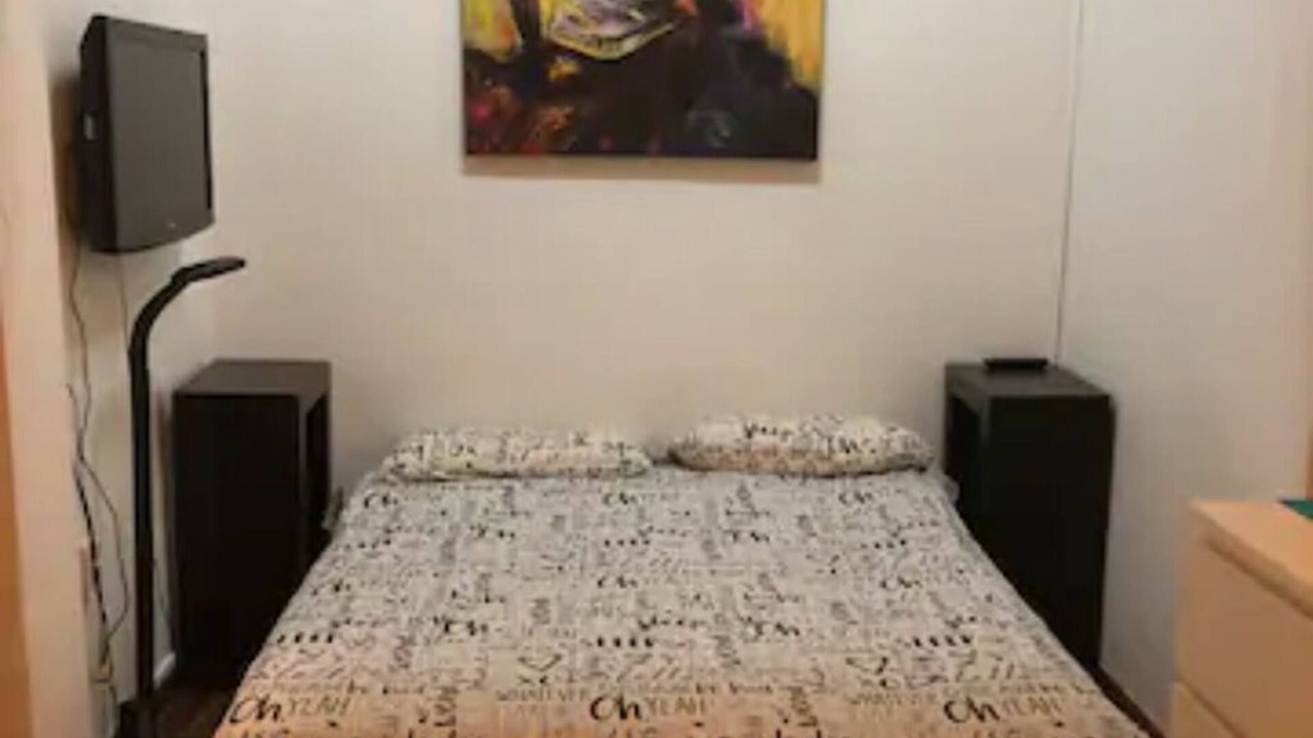 Newton House | Orchard Rd - Big Master Room