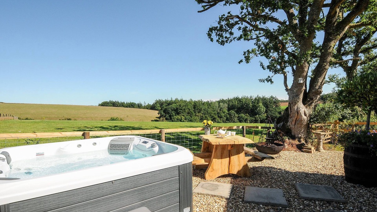 Worlington Cottage | Orchard Retreat
