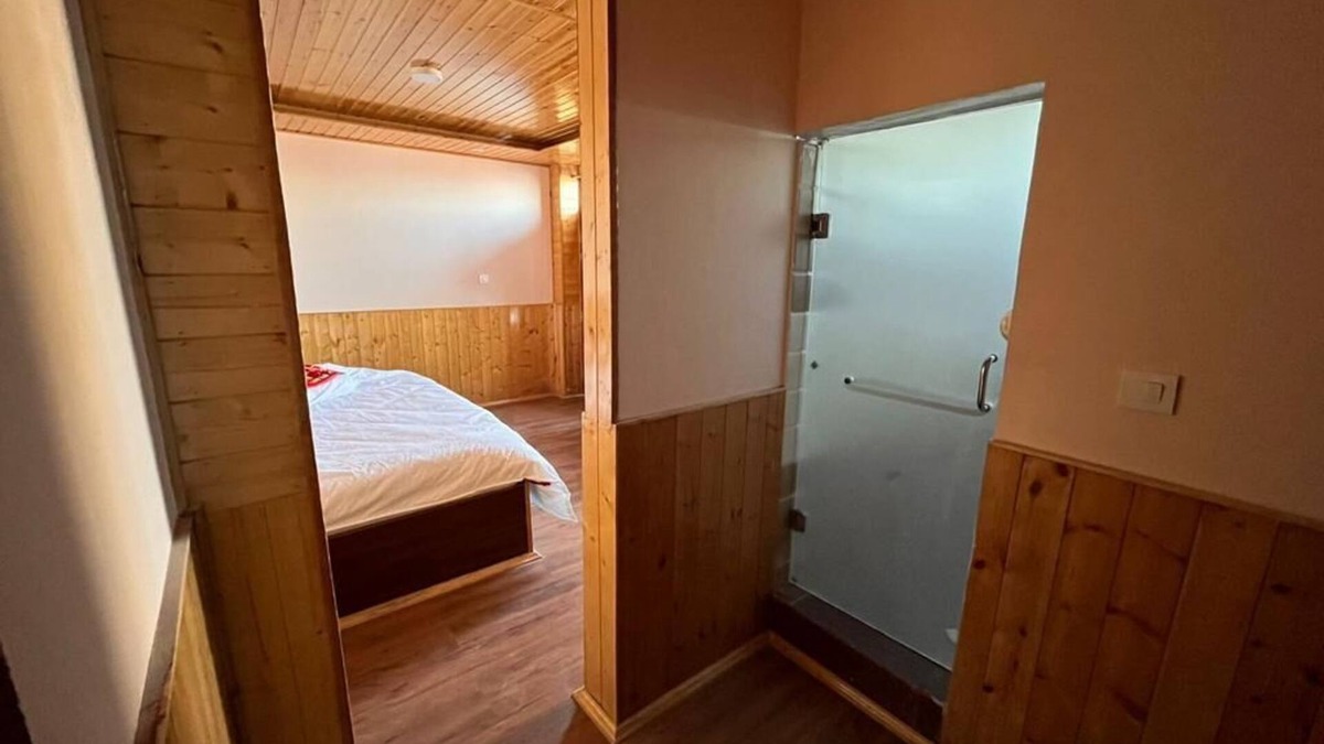 Theog Cottage | Orchid View Room | w King Sized Bed, Balcony, Food, Parking, Wi-fi