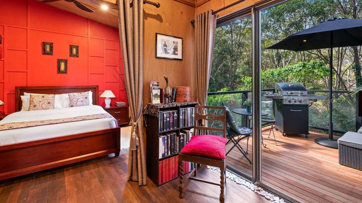 Tinbeerwah Resort | Orchid villa is decorated in Asian inspired décor with timber throughout