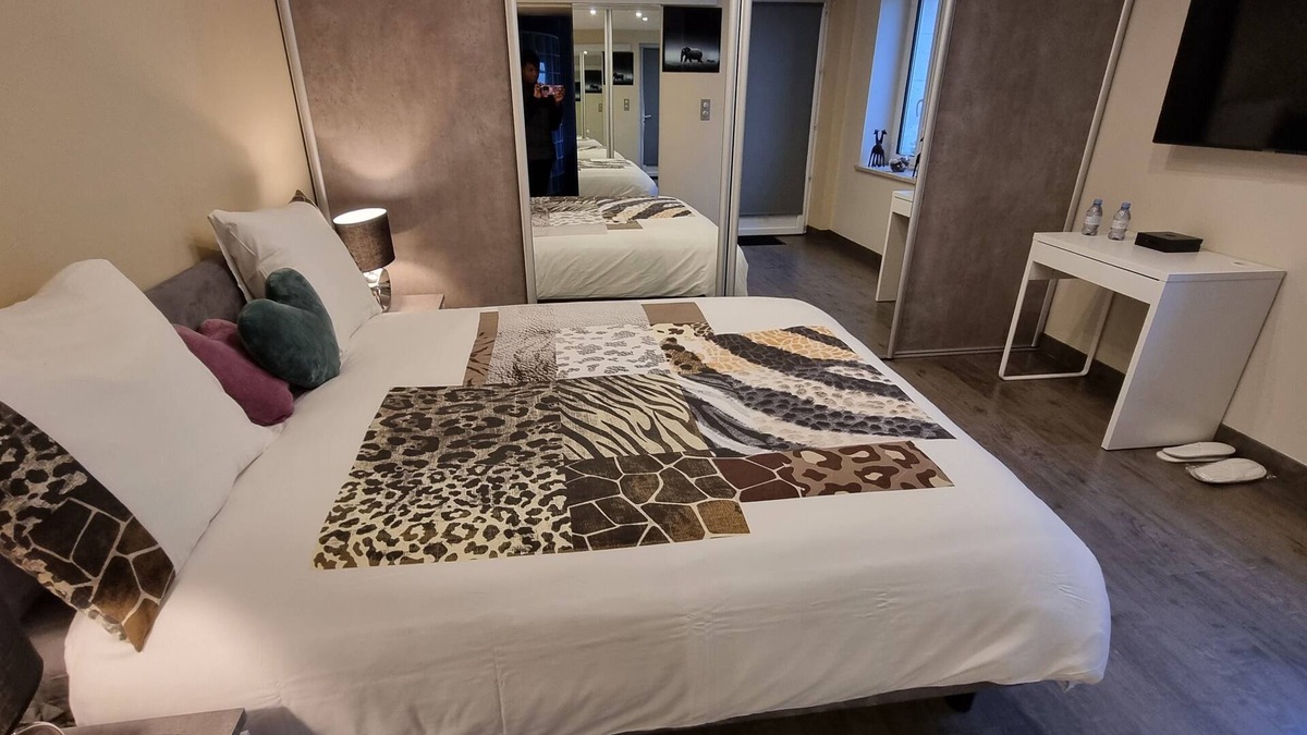 Olivet Bed & Breakfast | Orchid with on-site parking