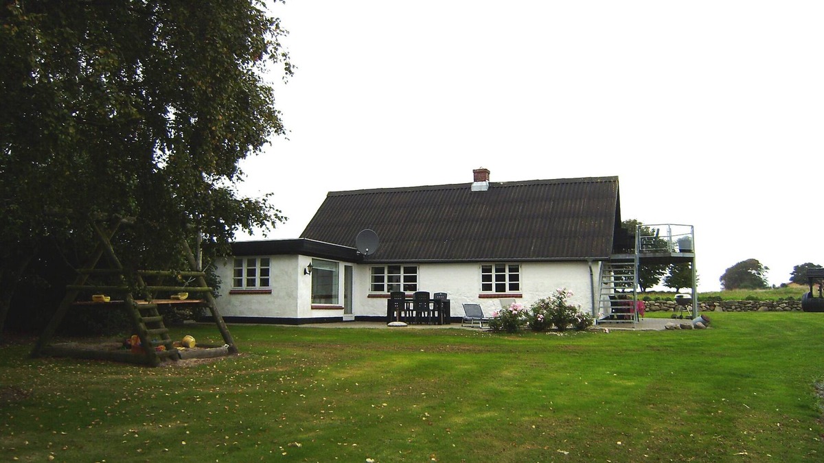 Ronbjerg House | Ørding/Øster Assels. Charming holiday house w/view over the fjord.