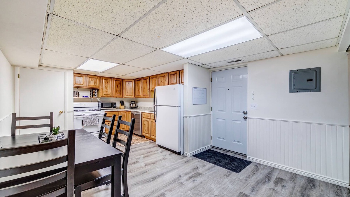 Scera Park South Apartment | Orem Lower Level Apartment w/Hot Tub access! 6 minutes to Provo Canyon