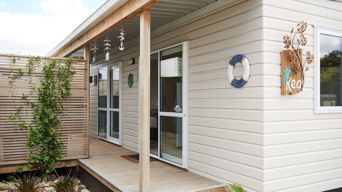 Orewa Cabin | Orewa Kiwi Cabins - Kea
