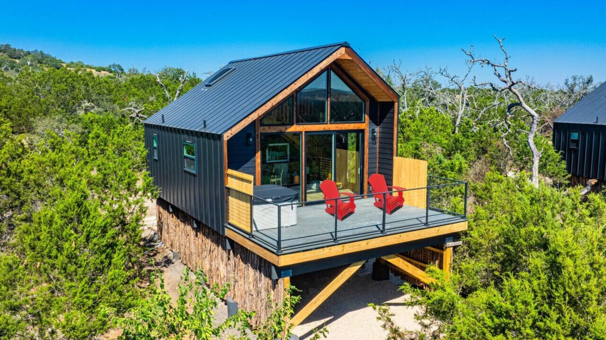 Fredericksburg Cabin | Ori Treehouse*Lux*Hot tub*Fredericksburg*Tesla*EV