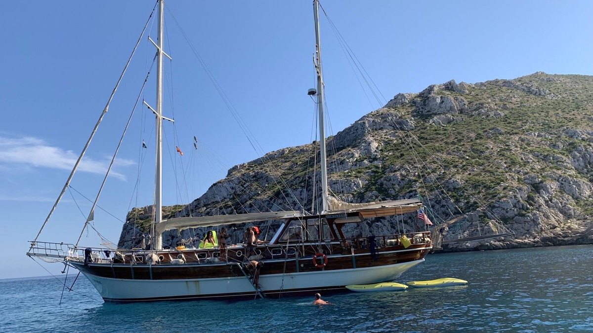 Denia Boat Rental | Oriental Beauty - unique experience - sleep in the Port of Denia