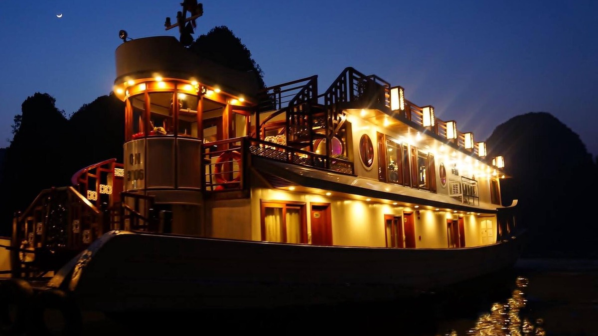 Bai Chay Boat Rental | Oriental Sails