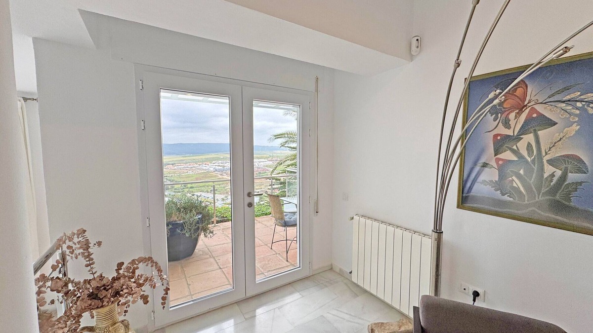 Atlanterra Ski Chalet | Oriental style villa with panoramic views, 6 pax FREE WIFI