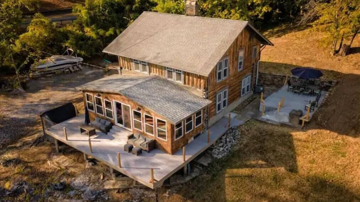 Hardin County Cabin | Original 1926 Log Cabin Overlooking Ohio River