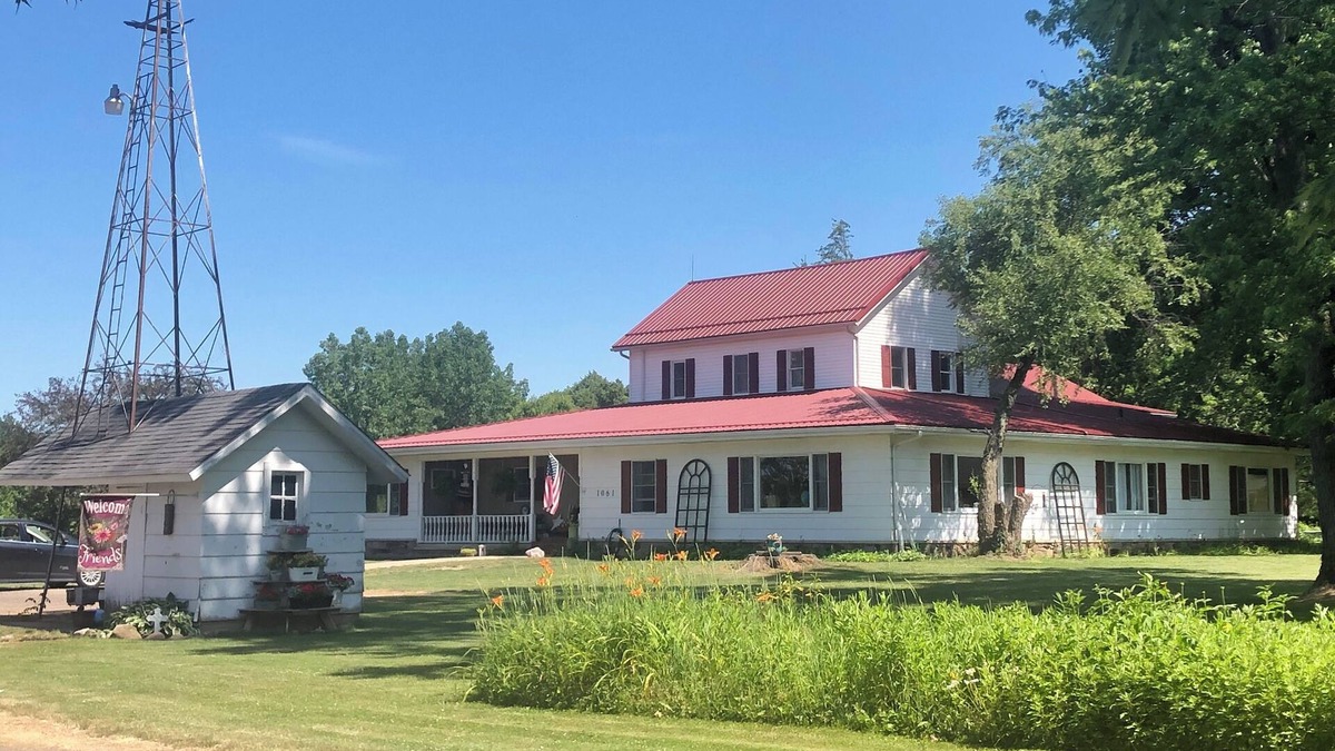 Nappanee Other | Original 6-bedroom FarmHouse with WiFi, Large Gathering Room in Nappanee