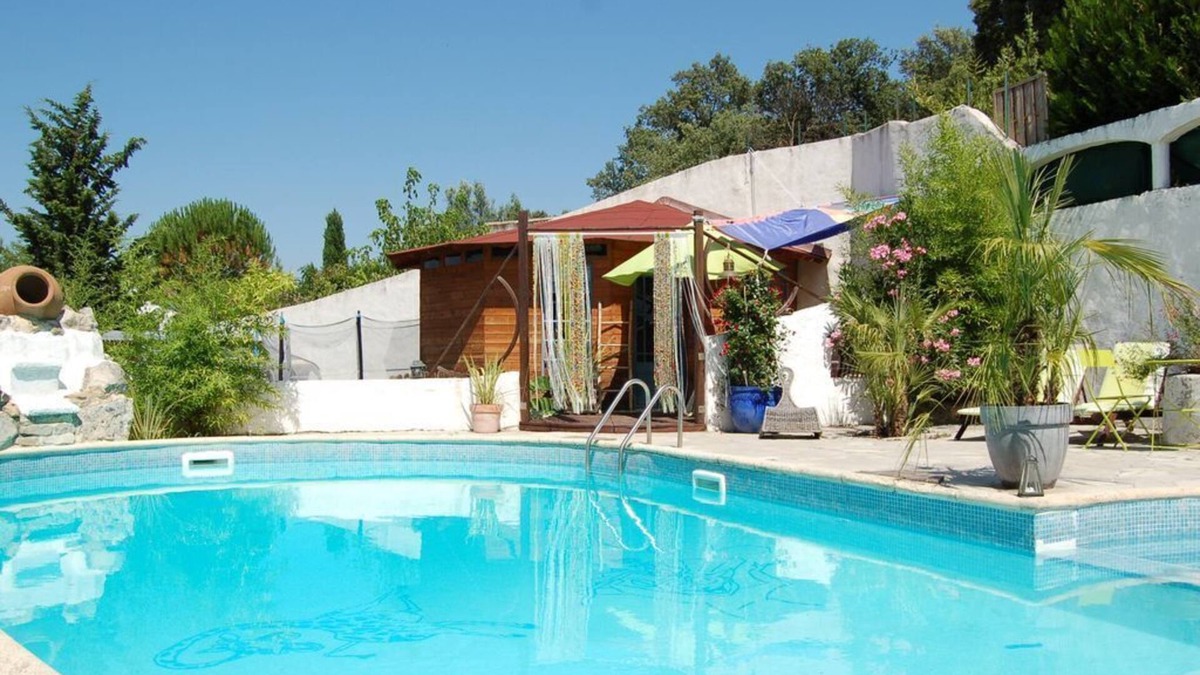 Sussargues House | ORIGINAL PAILLOTE, EXOTIC GITE UNUSUAL AND INTIMATE SHARED POOL AQUABIKES