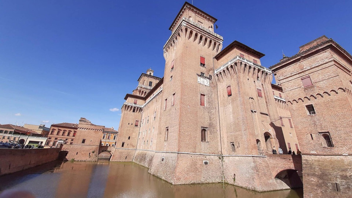 Monselice Apartment | Original vacation apartment in the classrooms of an old renovated school.