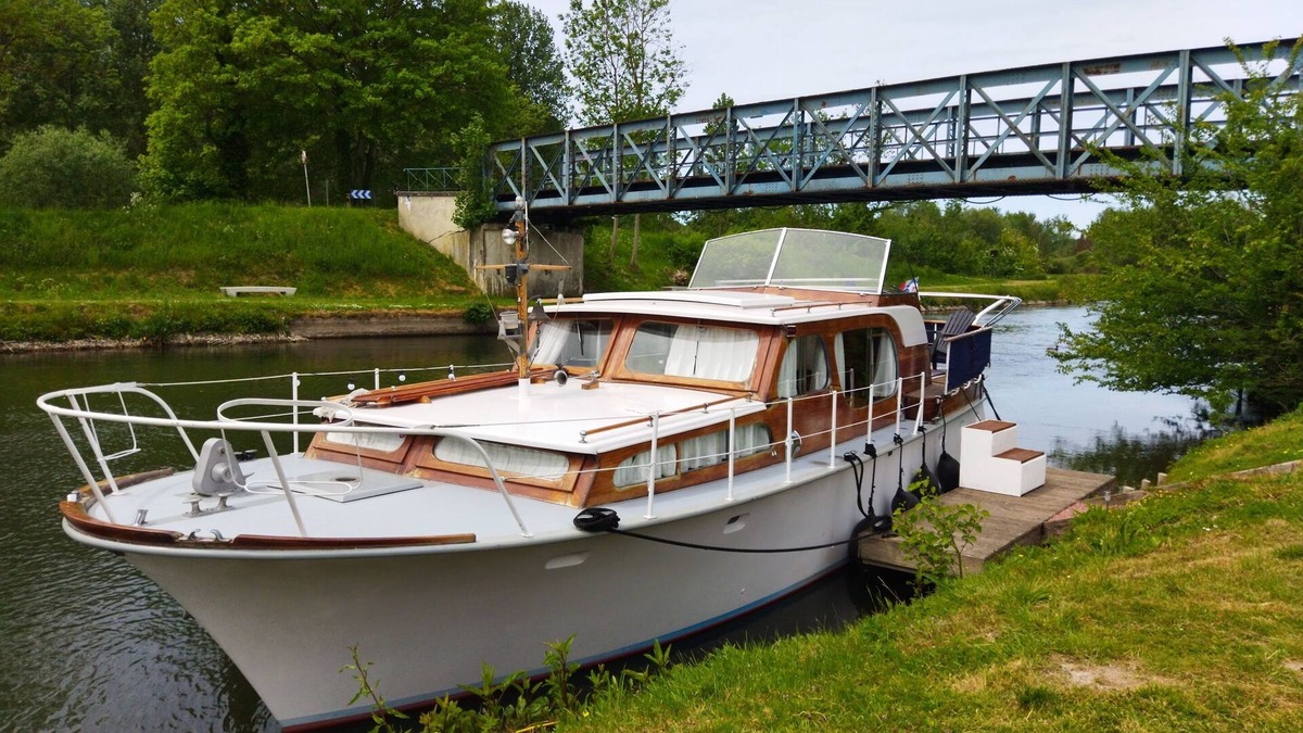 Eaucourt-sur-Somme Boat Rental | Orka nuit sur l'eau pour 4 personnes