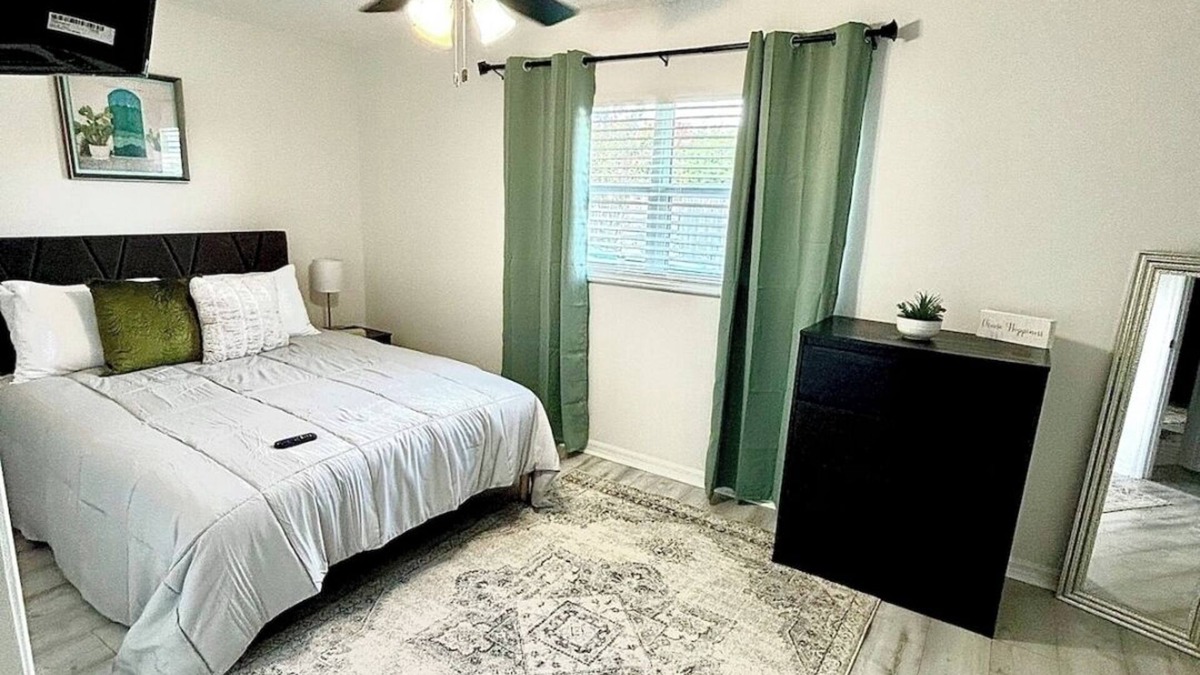 Pine Castle House | Orlando Airport-5 miles-Charming 2-bedroom, 2 bath-HS Business Internet
