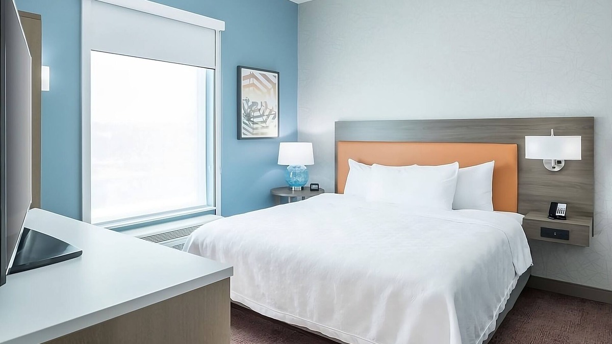 Airport North Apartment | ORLANDO ESCAPE STARTS HERE! KING SUITE, POOL, BBQ