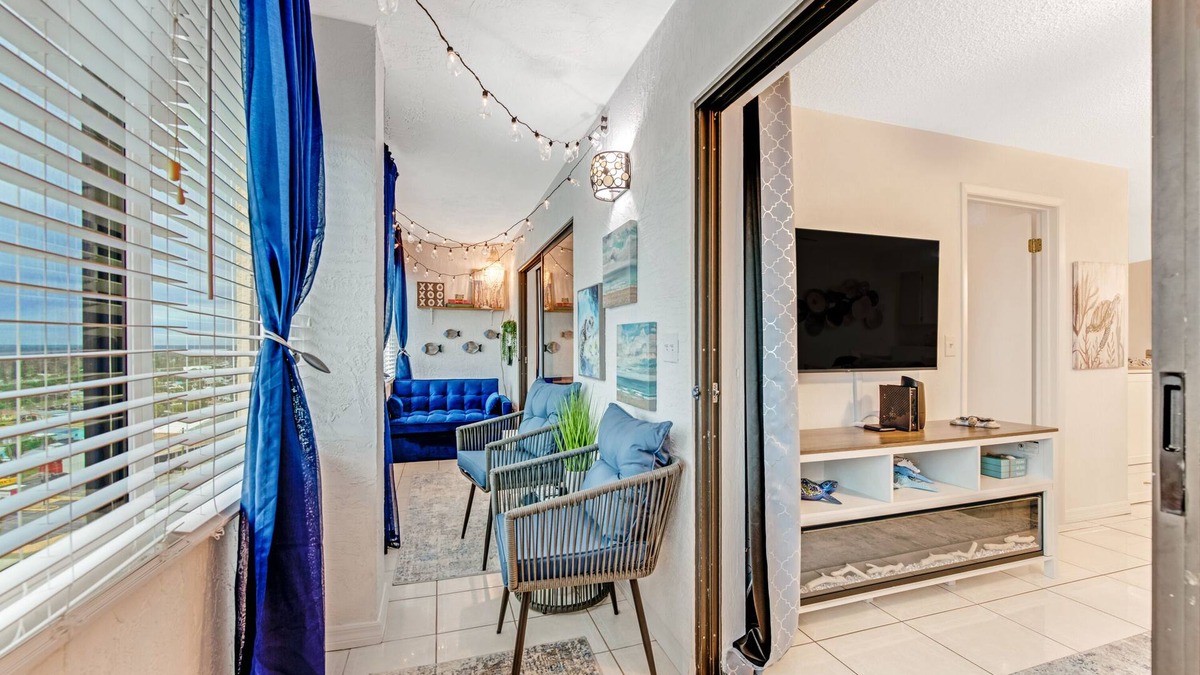 Glenwood Condo | Ormond BeachFL Penthouse Condo Oceanfront Bldg- Beach gear, pool, parking, views