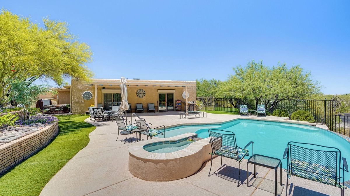 Oro Valley House | Oro Valley Retreat w/Pool & Breathtaking Views!