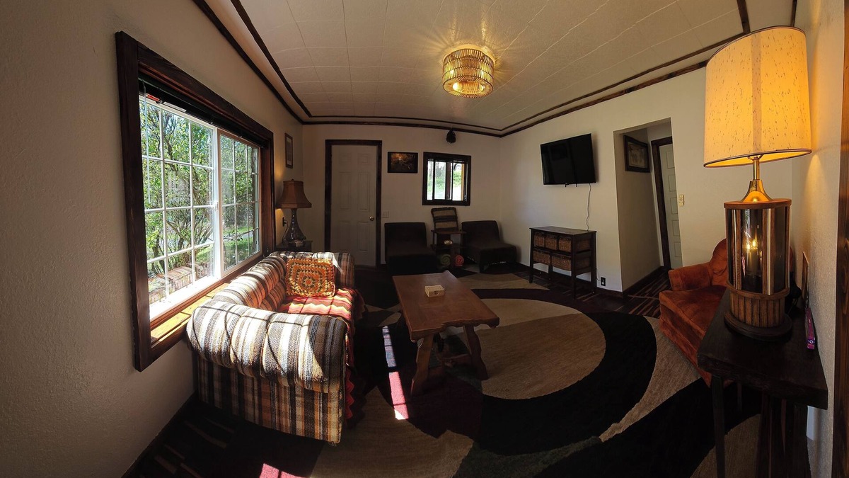 Ahsahka Cabin | Orofino boho cabin in town, close to everything. 1 mile from Clearwater river.