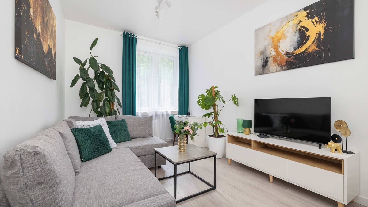 Nowa Huta Apartment | Os Teatralne 6 Krakow Bright Apartment Remote Work