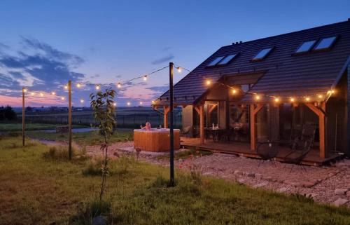 Gostycyn Villa | Osada Miłojeż - całoroczne Domy Premium w Borach Tucholskich, Jacuzzi pod gwiazdami