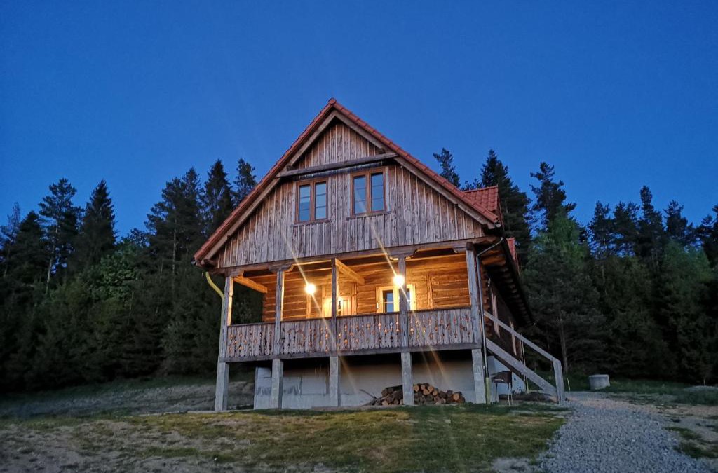 Rabe House | Osada na Granicy - Domki w Bieszczadach