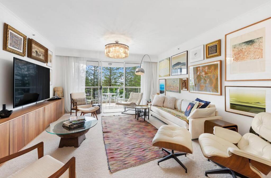 Main Beach Apartment | Oscar on Main resort Walk to beach and Tedder Ave