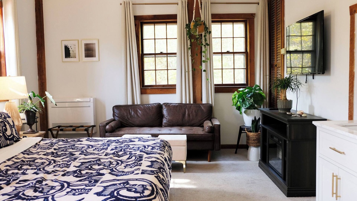 Spottswood House | Osceola Mill is a boutique inn located in the Shenandoah Valley 20 minutes from Lexington and Staunton.