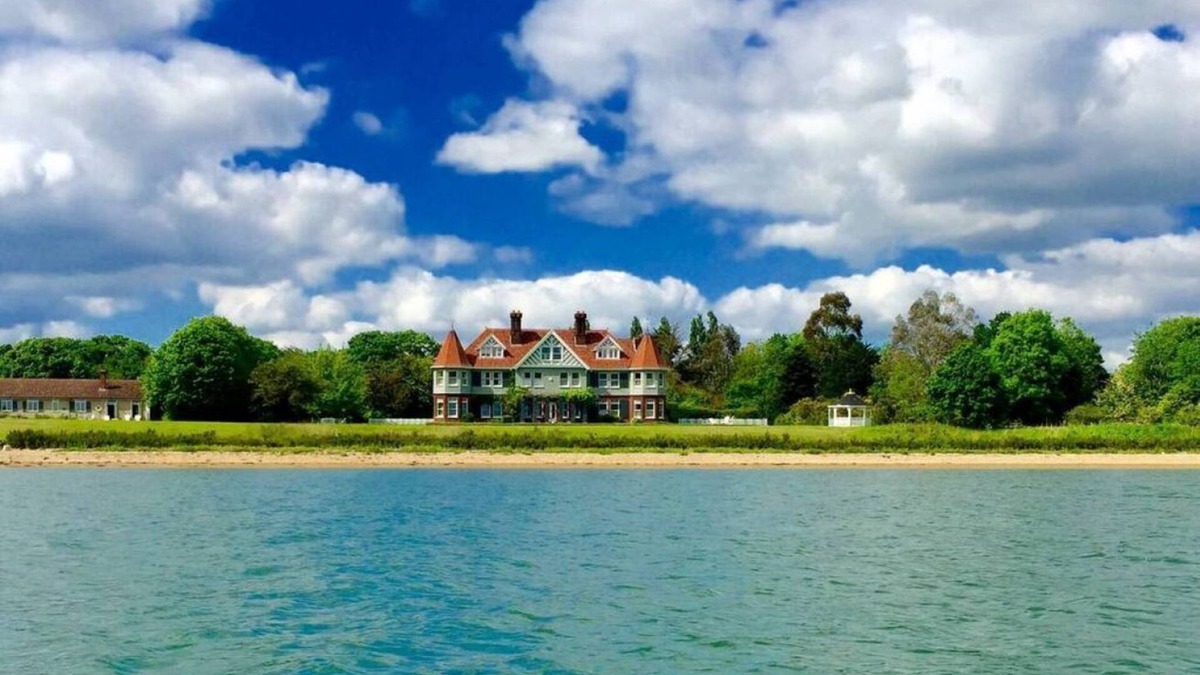 Maldon Apartment | Osea Island: Cottage Tranquility