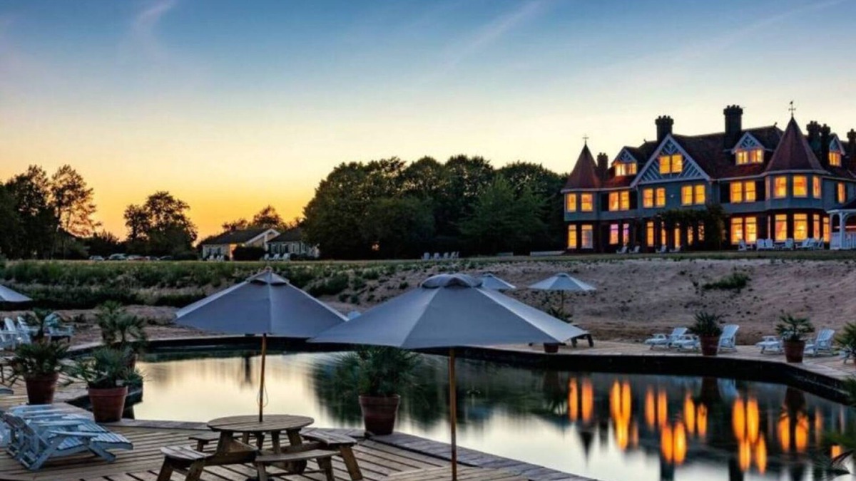 Maldon Apartment | Osea Island: Seaside Cottage