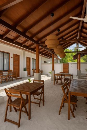 Felidhoo Hotel | Oshi Boutique Vaavu Felidhoo