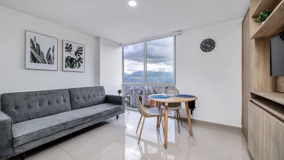 El Tesoro Apartment | Oslo 2411 · New 24th floor Apt - city view