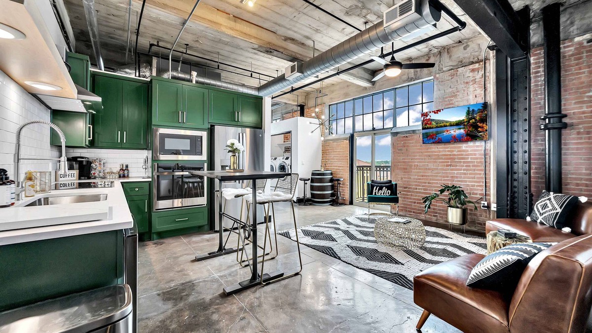 Brazos Condo | Oso Condo- Walk To The Silos