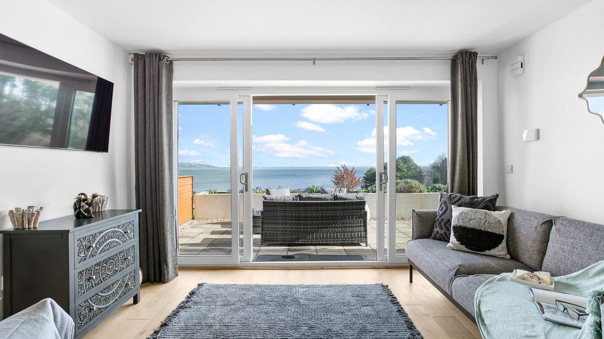 Brixham Apartment | Osprey 3, The Cove - an apartment that sleeps 5 guests in 2 bedrooms