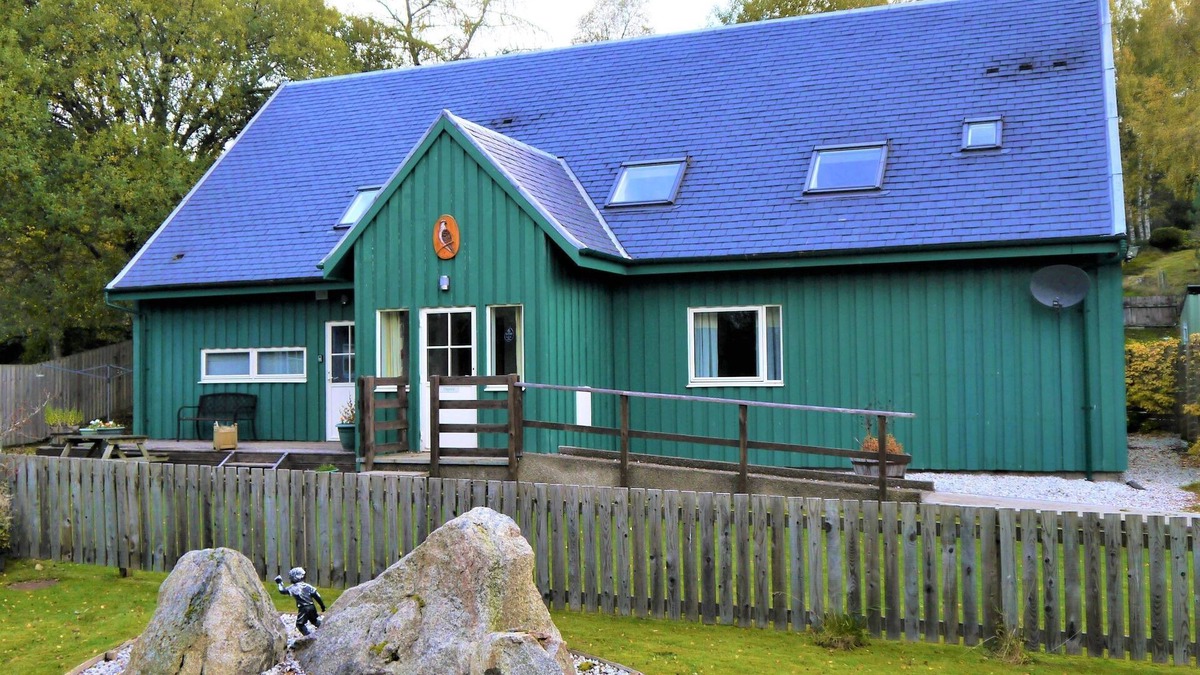Boat of Garten Cottage | Osprey Cottage - a cottage that sleeps 10 guests in 5 bedrooms