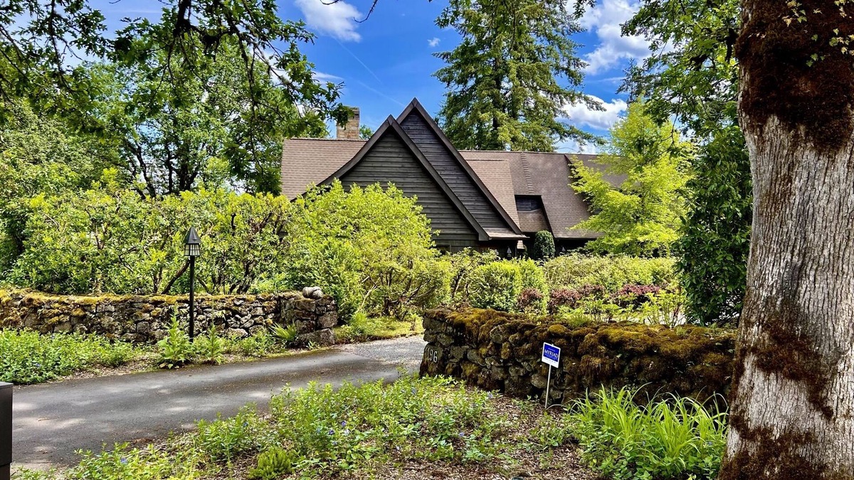 Country Club - North Shore House | Oswego Lake Country Club by 9th Fairway; n"The Bentley" - An ADU for 31+ days