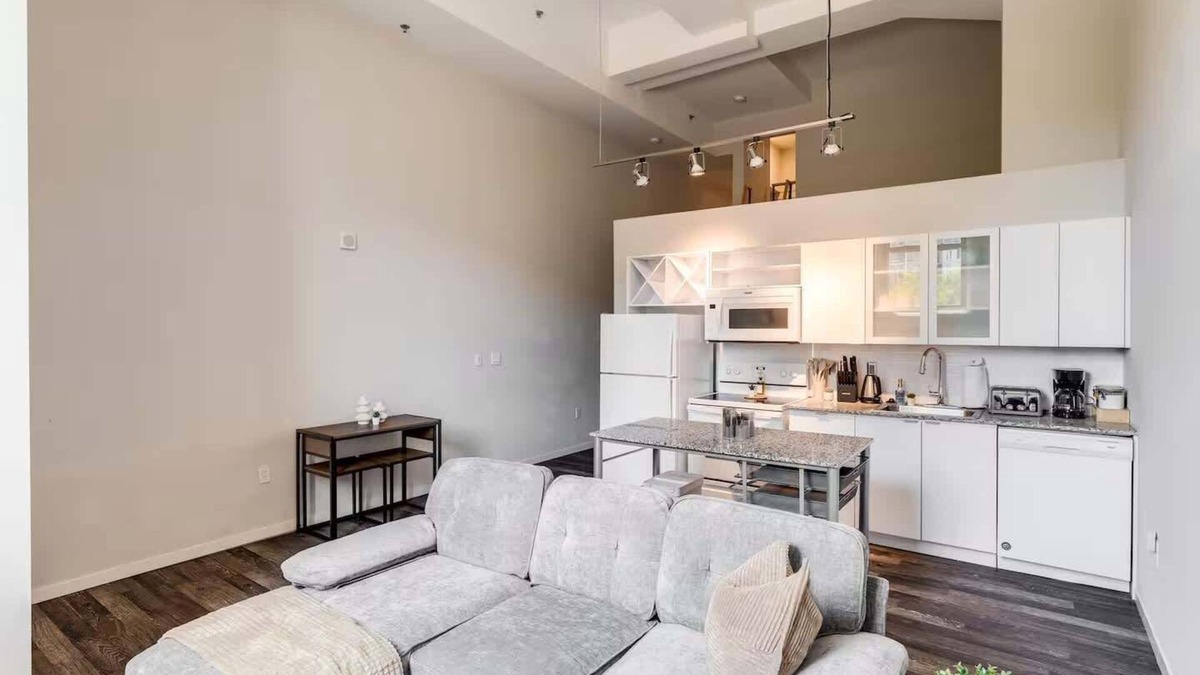 Downtown Cincinnati Apartment | OTR Gym, Pool, Free parking, walk to stadiums