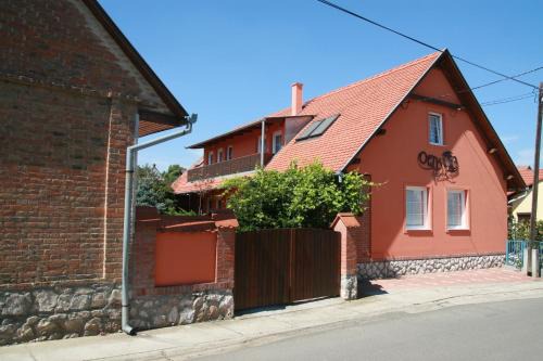 Villany House | Ottó Panzió Villány