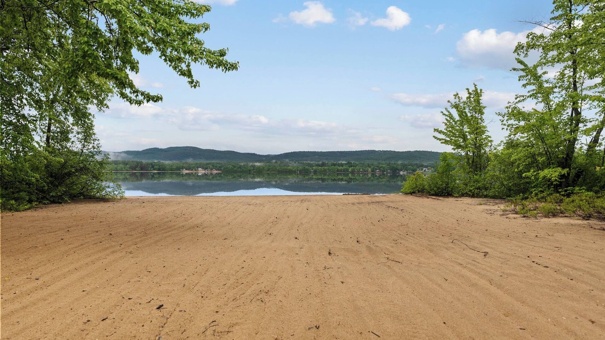 L'Isle-aux-Allumettes Cottage | Ottawa River Waterfront Beach House