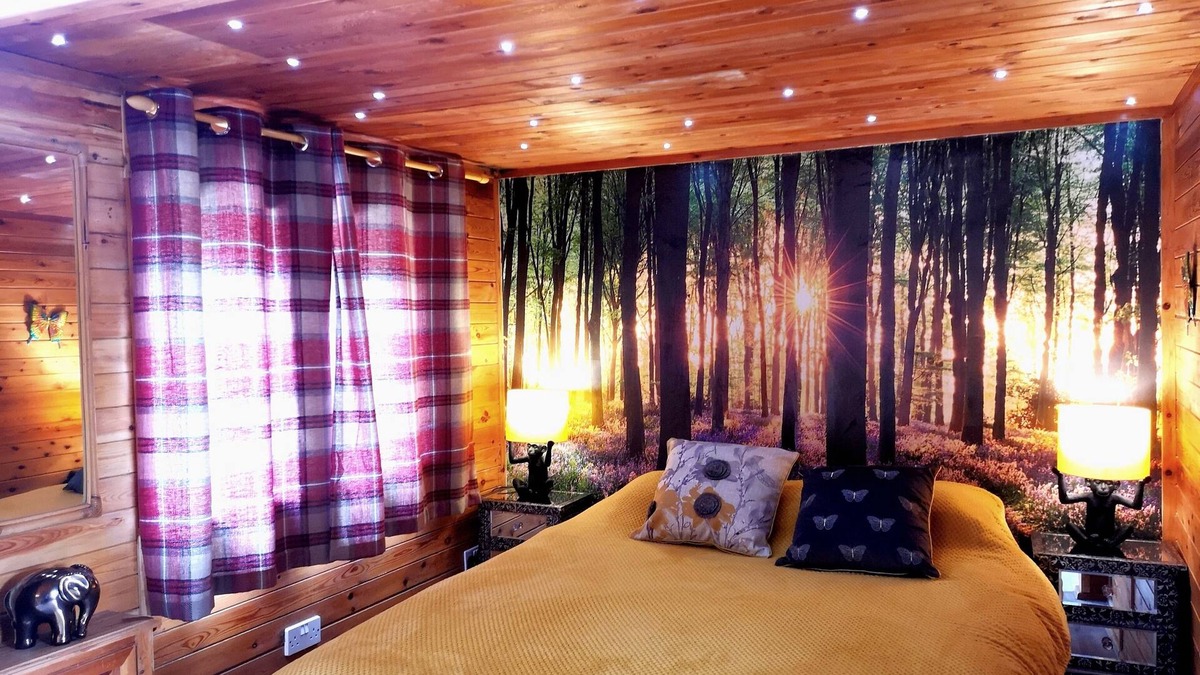 Warminster Ski Chalet | Otter 1 HuntersMoon-Warminster-Longleat-Wiltshire