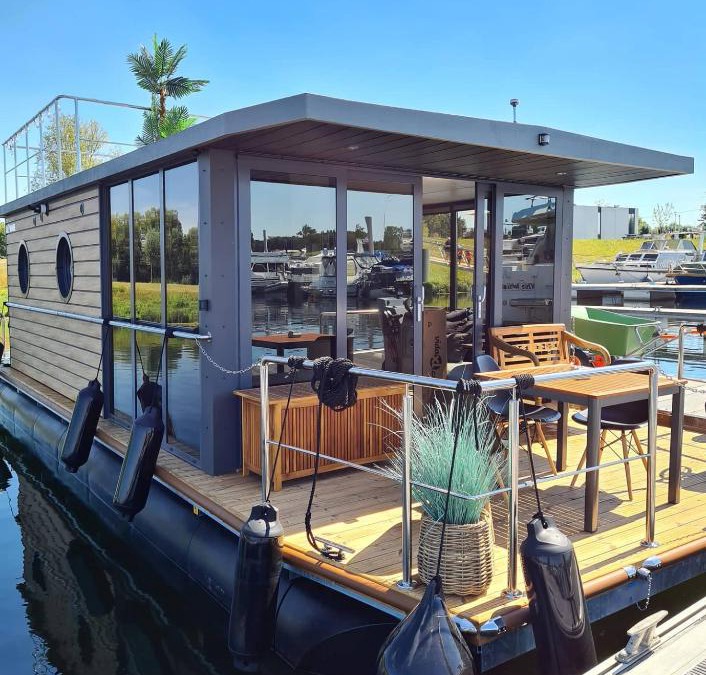 Ophoven Boat Rental | Otter Comfort klasse XL Houseboat