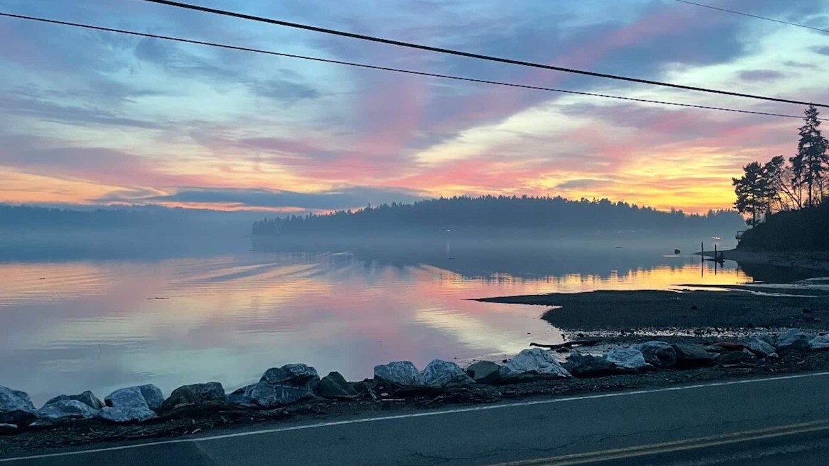 Vashon Island House | Otter Getaway - Quartermaster Harbor Beach House.