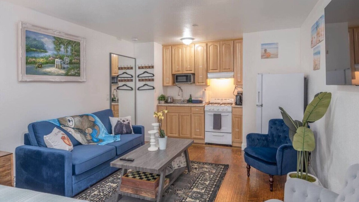 Marina House | Otter’s Den by Monterey Beaches and Aquarium